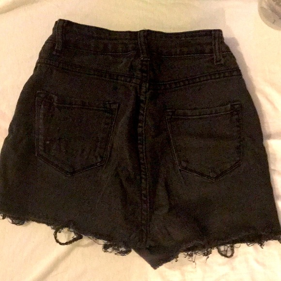 sIm selling shorts - Picture 3 of 3